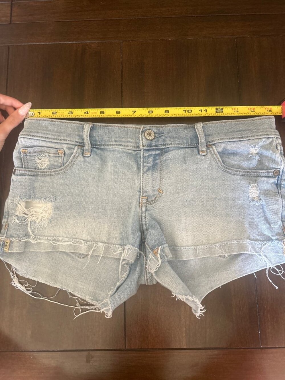 Abercrombie & Fitch Womens Distressed Light Wash Denim Shorts W27 Frayed Hem - Picture 9 of 10